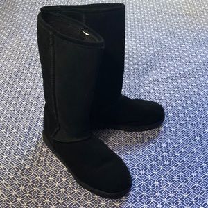 Black suede (vegan?) boots - Ugg copy